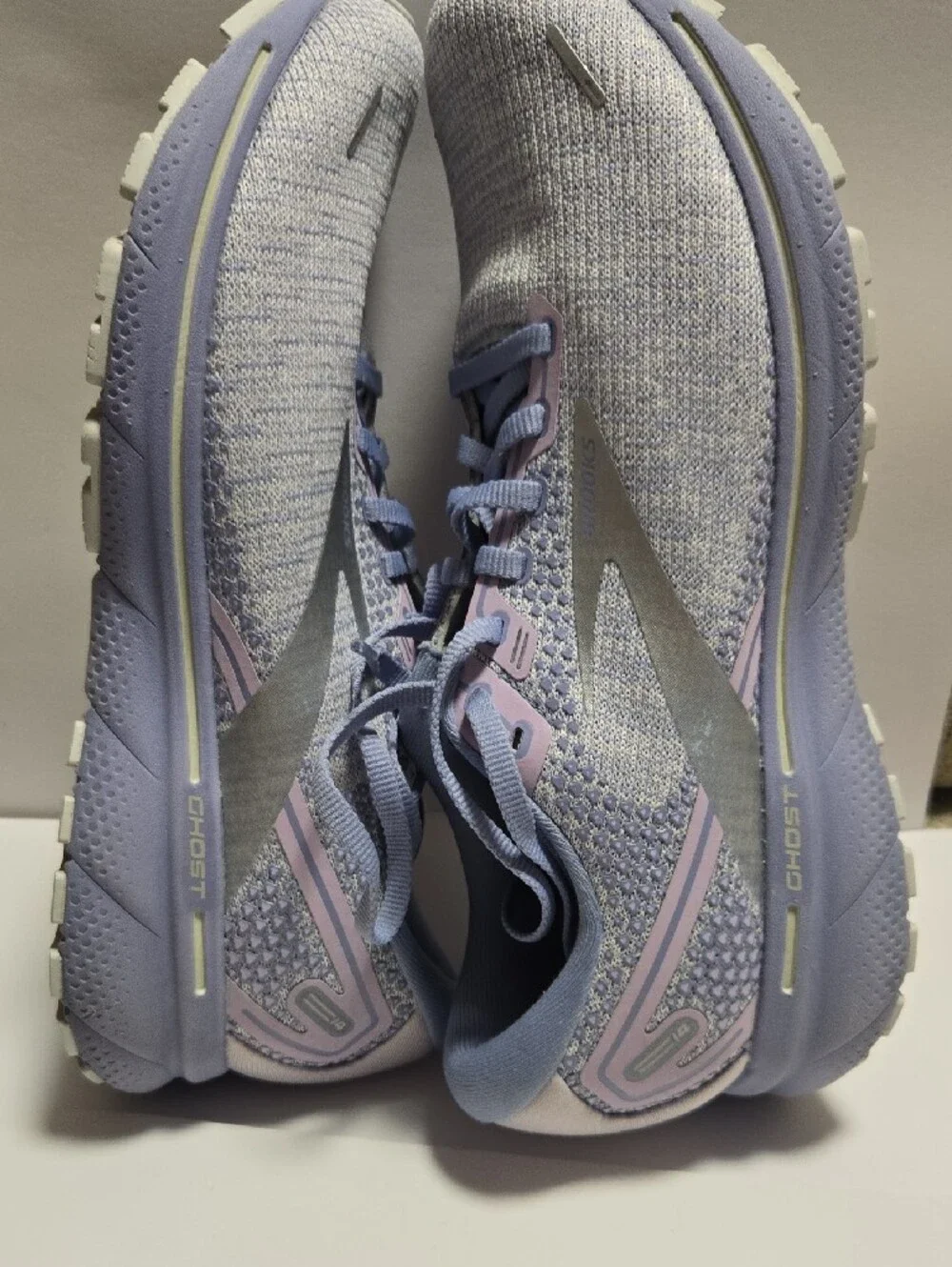 Brooks Ghost 14 Women’s Light Purple and Silver Athletic Running Shoes Size 10